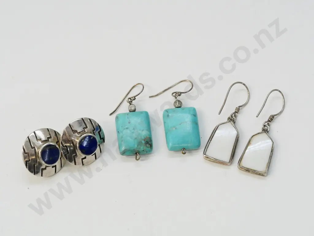 3 pairs of asstd earrings Image 1++