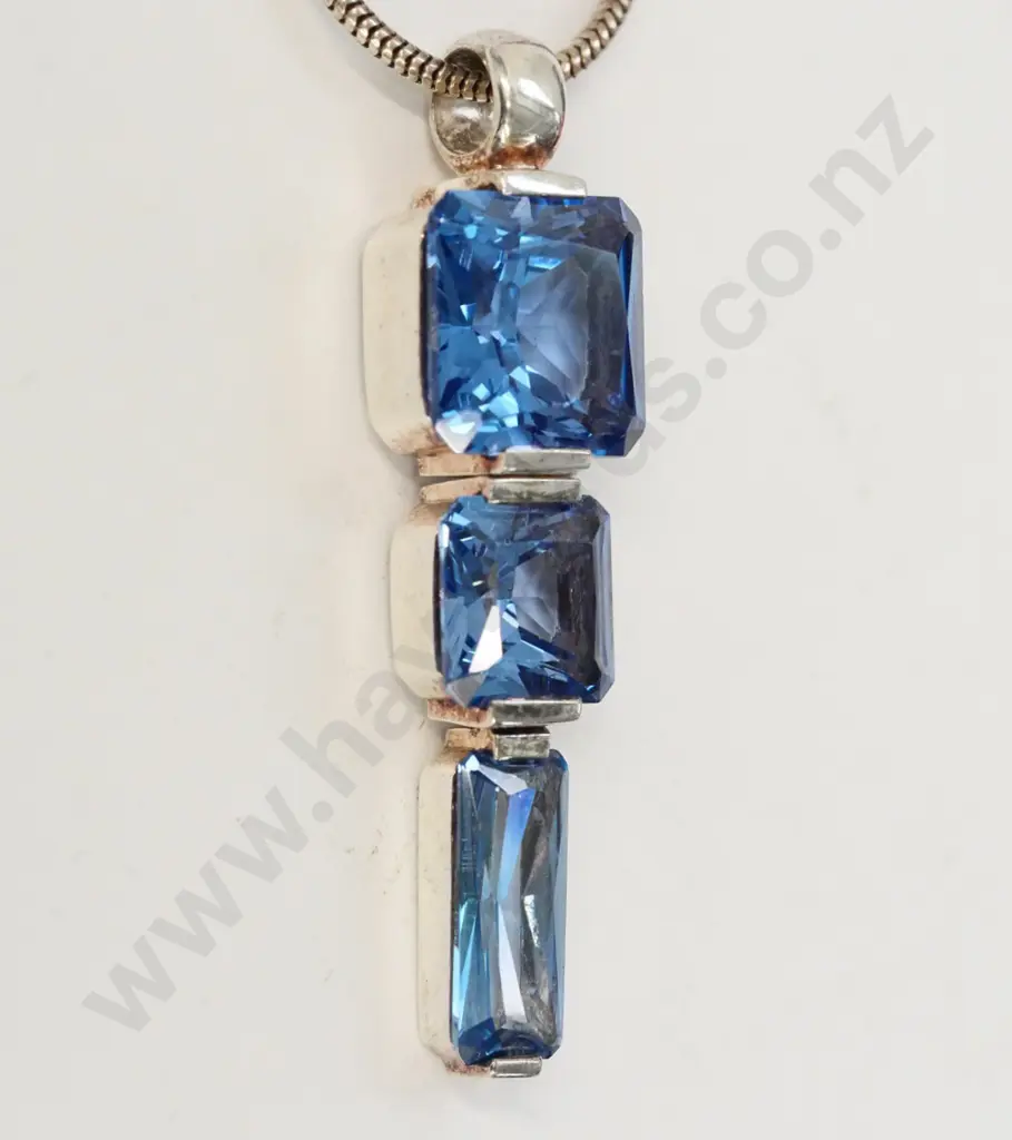 silver & blue stone pendant stamped 925 Image 1++