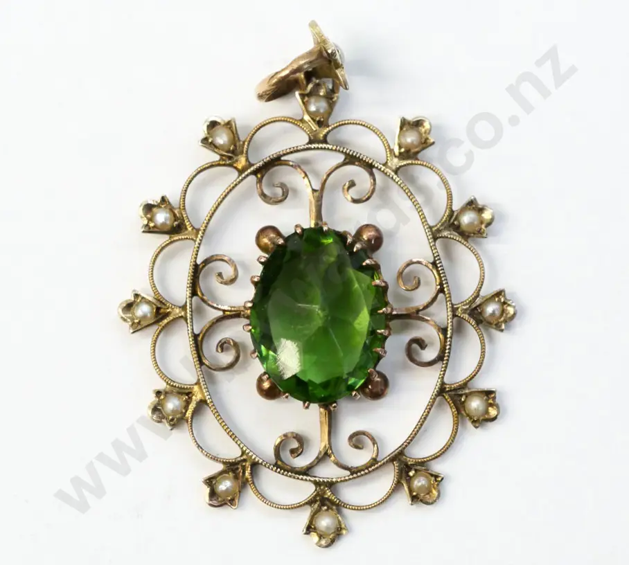 9ct emerald & seed pearl pendant - no chain Image 1++