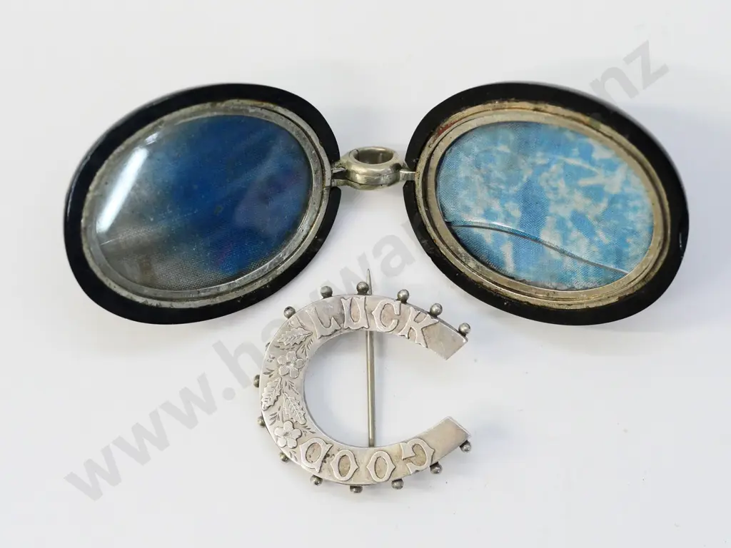 2 silver brooches, 1 costume brooch & black with seed pearl locket a/f Image 1++