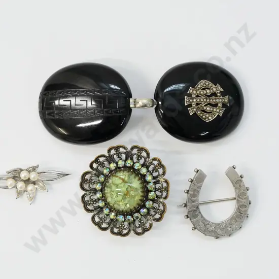 2 silver brooches, 1 costume brooch & black with seed pearl locket a/f