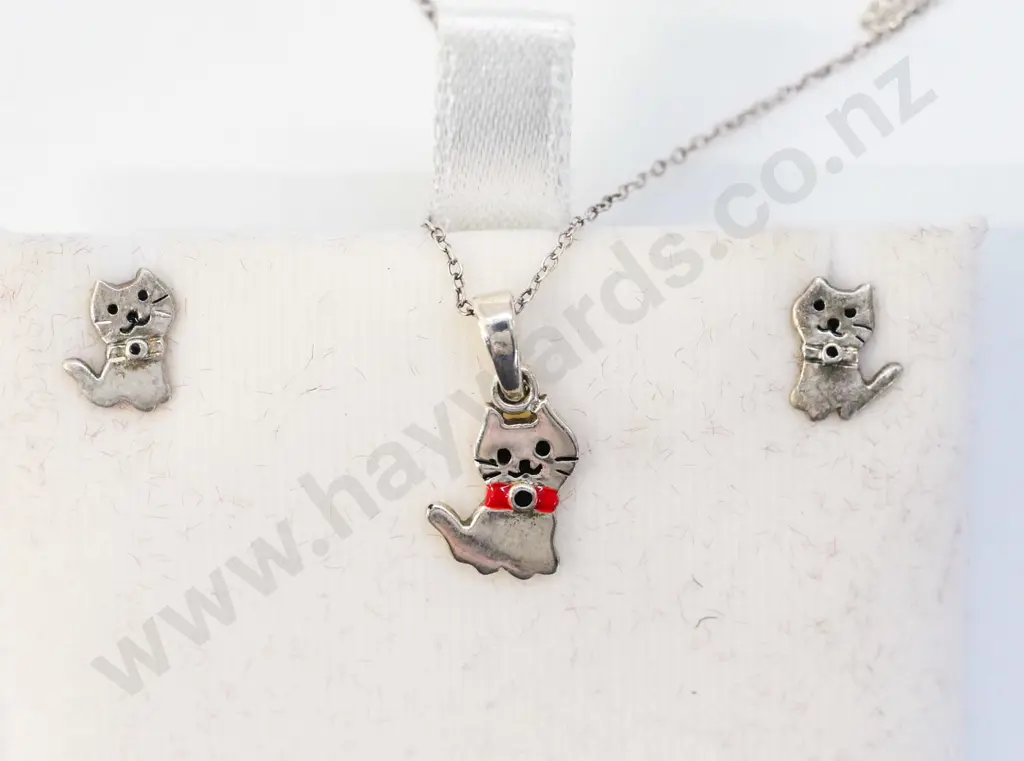 silver cat pendant with matching earring stamped 925 Image 1++