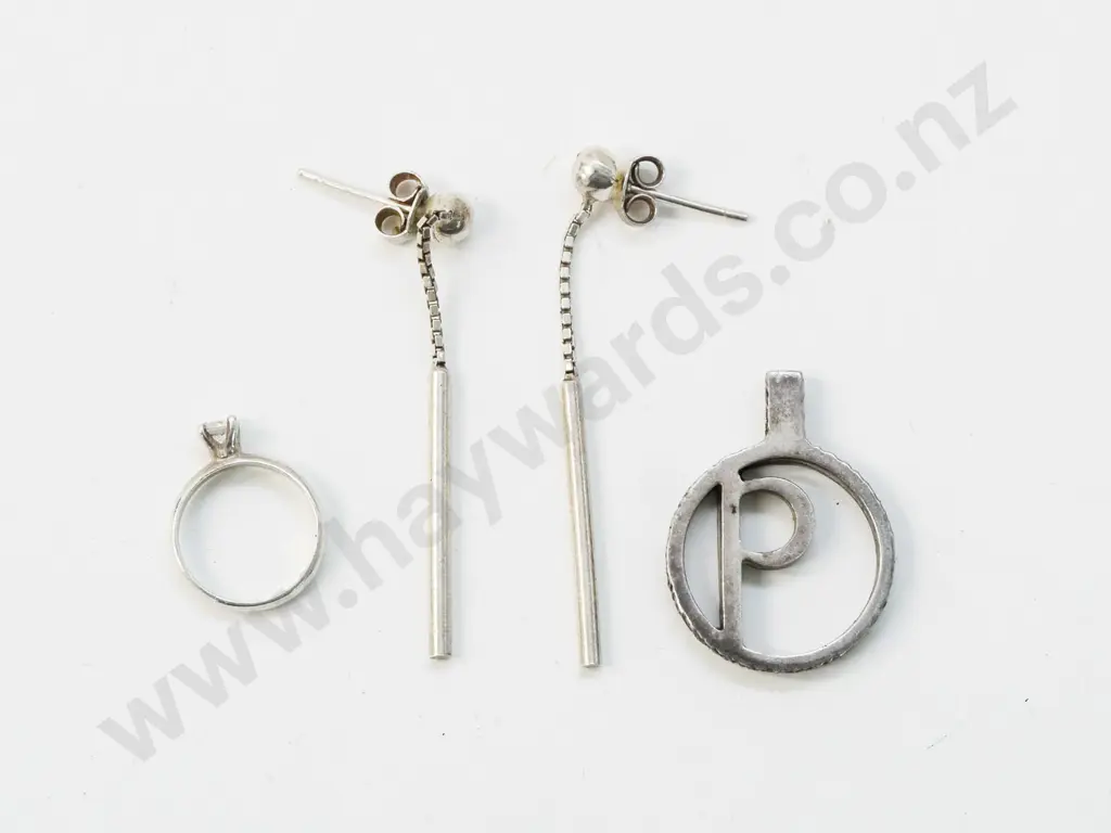 pair of silver earrings stamped 925, silver ring charm stamped 925 & silver pendant with letter P stamped stg sil Image 1++