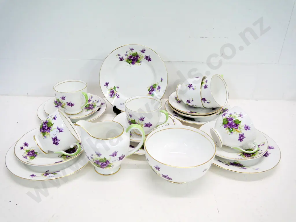 20-piece Salisbury violet pattern tea set Image 1++