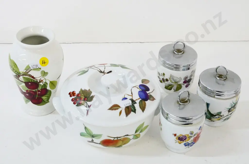 Royal Worcester Evesham small casserole & 3 egg coddlers, and a Portmeirion Pomona vase H-140 Image 1++