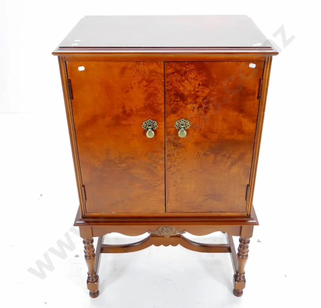 reproduction mahogany burr veneer 2-door record cabinet, w/spindle stretcher base, brass handles H1040 W610 D410 Image 1++