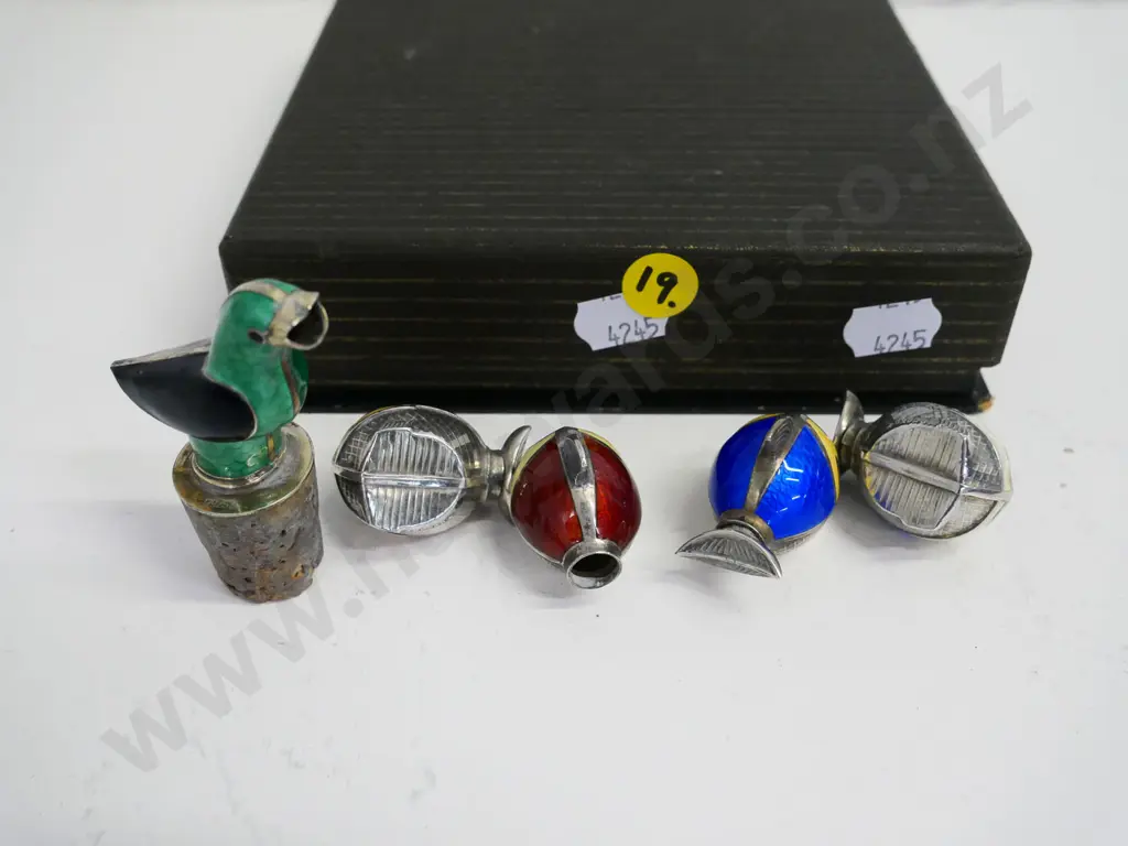 sterling & enamel: cased set of small David Andersen Norway 925 bowls, 2 pairs salt & peppers and a bottle stopper Image 1++