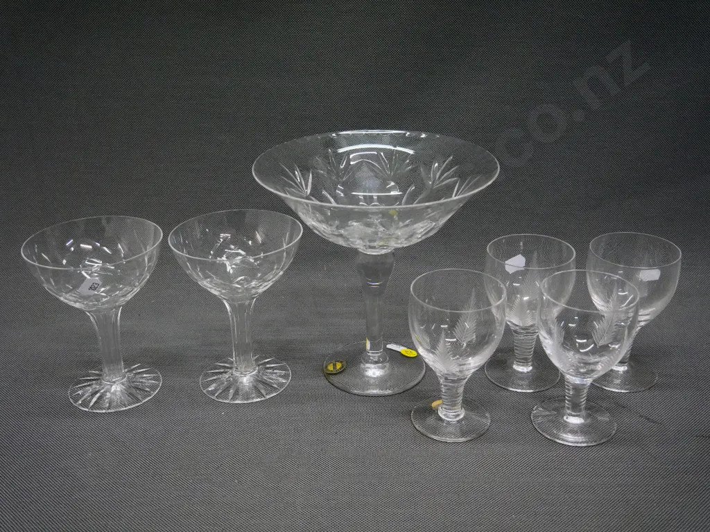cut crystal: Webb-Corbett comport, 4 Stuart etched stemmed wine glasses, 2 etched hollow-stemmed champagnes Image 1++