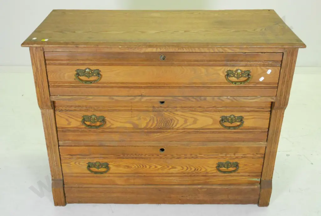 vintage restorer's oak 3-drawer chest with cast brass handles, missing escutcheons, drawers need work H-790 W-101- D-440 Image 1++