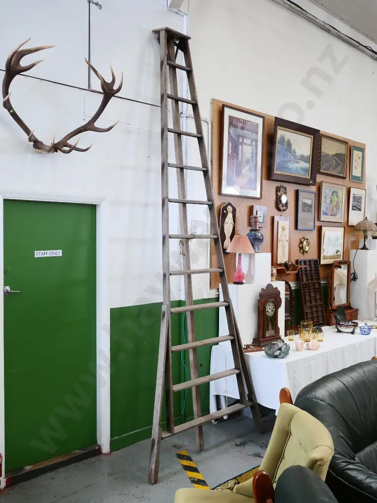 vintage orchard ladder - H3600 Image 1++