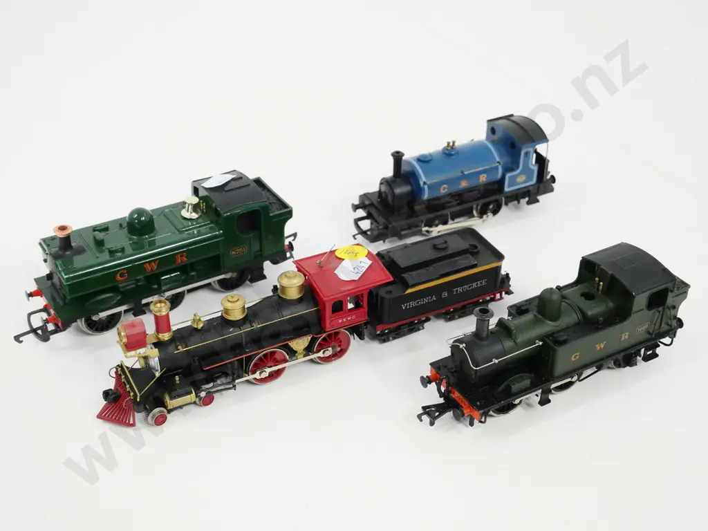 4 HO gauge model railway steam era locomotives - Triang, Hornby, Airfix Image 1++