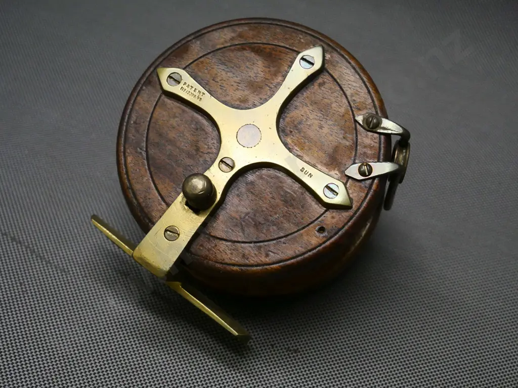 'Sun' wood and brass fly fishing reel - diameter 100 Image 1++