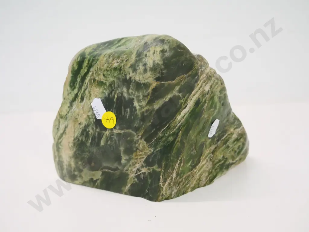 large piece of cut & polished pounamu - H-130 W-200 D-110 Image 1++