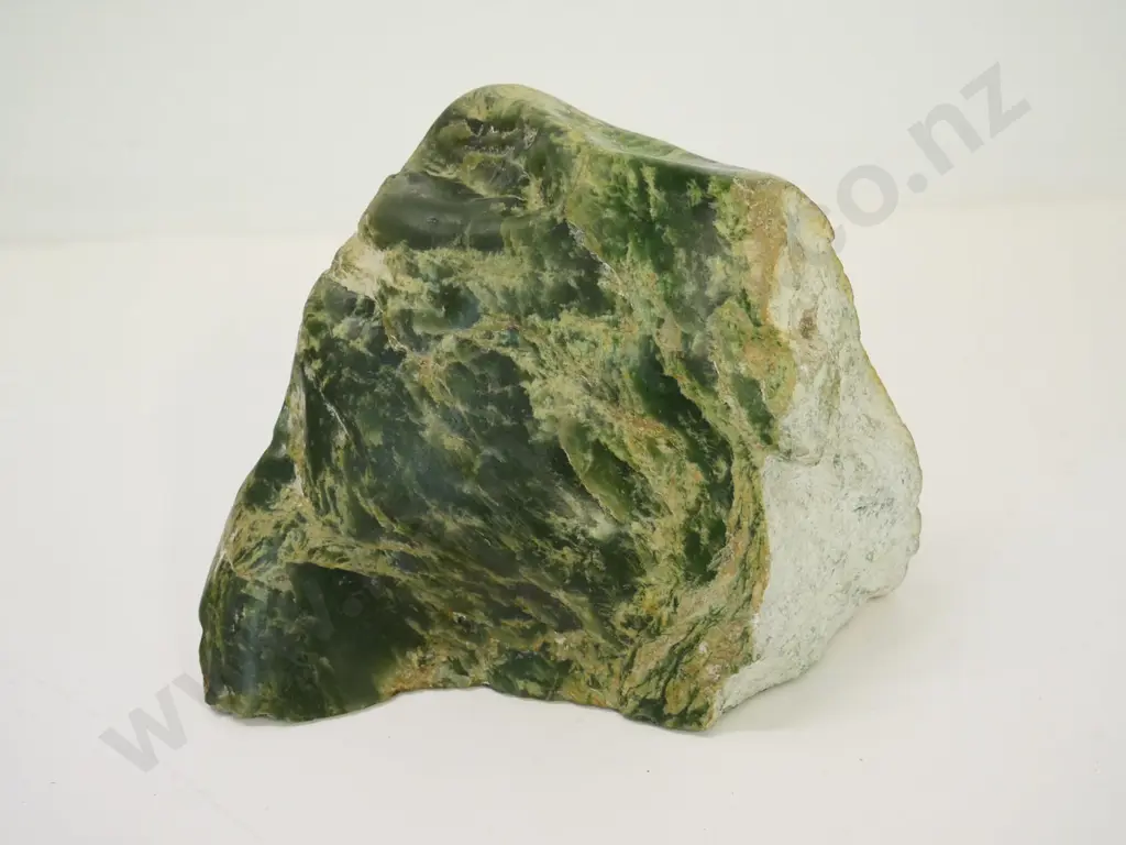 large piece of cut & polished pounamu - H-130 W-200 D-110 Image 1++