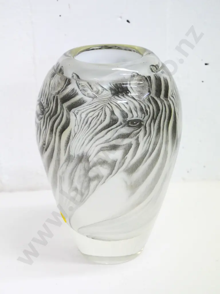art glass vase - clear with black and white internal zebra design H-220 Diameter 150 Image 1++