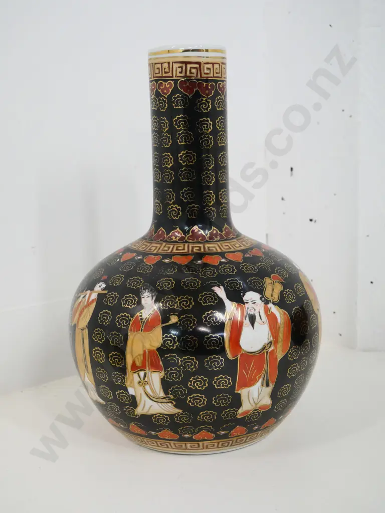 Chinese vase with traditional figural design H-350 Diameter approx. 220 at widest Image 1++