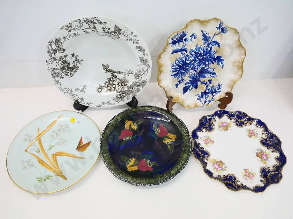5 cabinet plates - 3 Royal Doulton, Hancock signed FX Abraham, one old hand-painted with no maker's mark - largest D-250 Image 1++