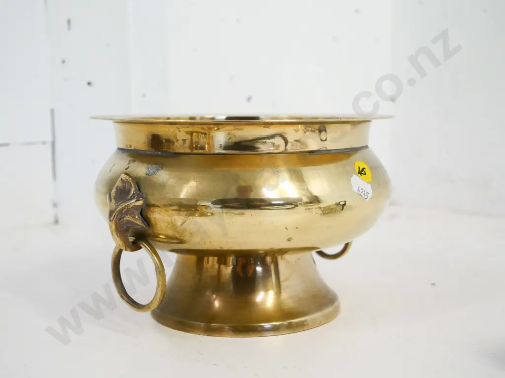 heavy brass jardiniere with elephant head & ring handle, made in Korea, Diameter 200 Image 1++