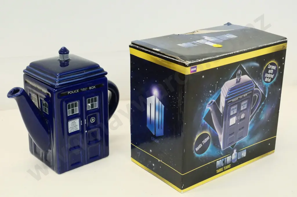 boxed Zeon brand Doctor Who porcelain teapot - some damage to box H-180 W-190 Image 1++