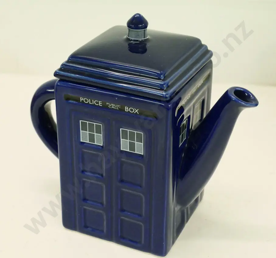 boxed Zeon brand Doctor Who porcelain teapot - some damage to box H-180 W-190 Image 1++
