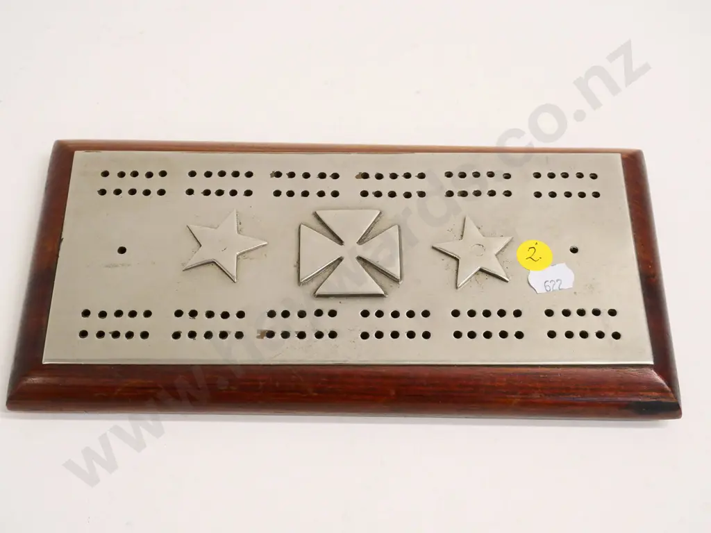 cribbage board with inset metal designs on top, 4 bone markers L-250 W-120 Image 1++