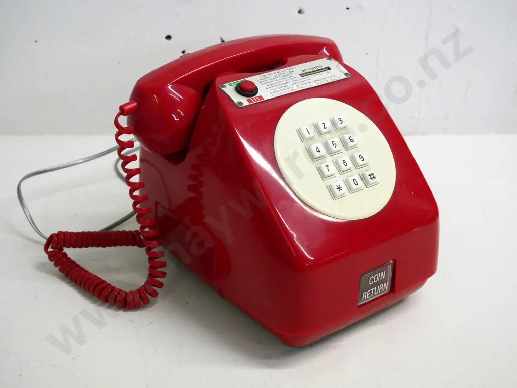retro push-button red public coin-operated telephone, modern plug & cable H-210 W-230 D-230 Image 1++