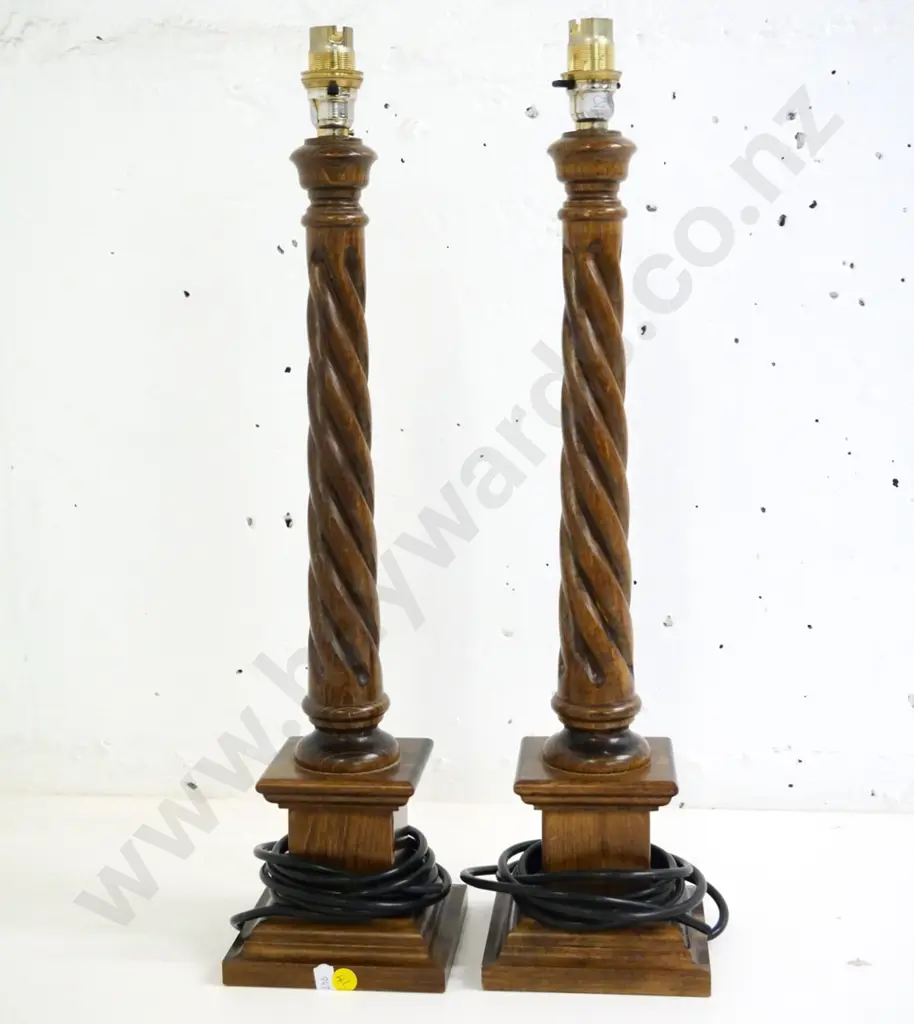 pair of oak spiral twist carved table lamps H-520 Image 1++