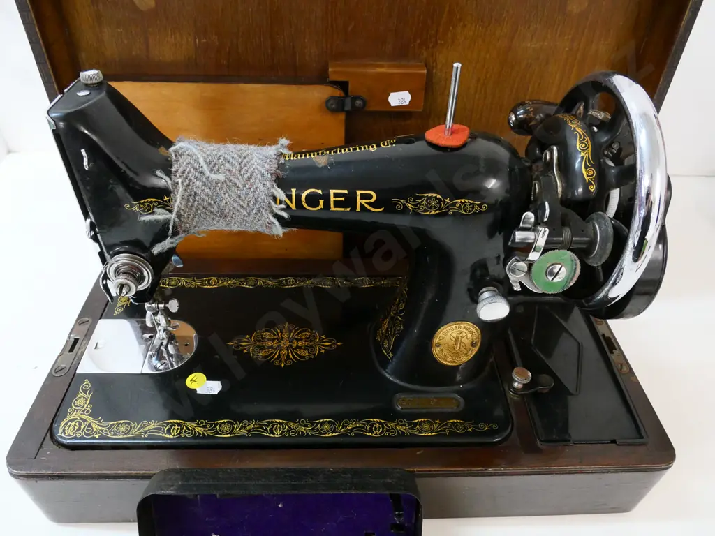 vintage portable cased Singer sewing machine in working order, with tin of attachments, some wear to case Image 1++