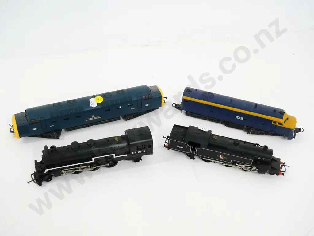 4 HO gauge model railway locomotives - 2 x Lima diesel, Hornby and unmarked Image 1++