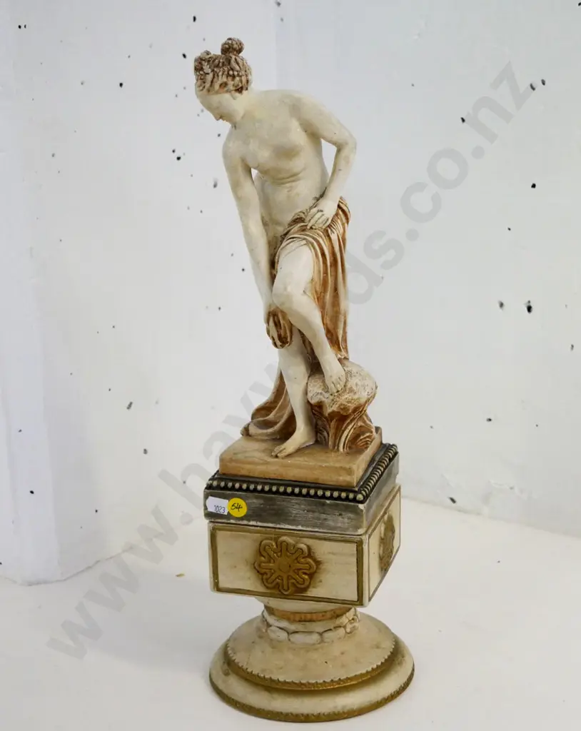 composite bathing lady figure on separate stand. H-470 including base Image 1++