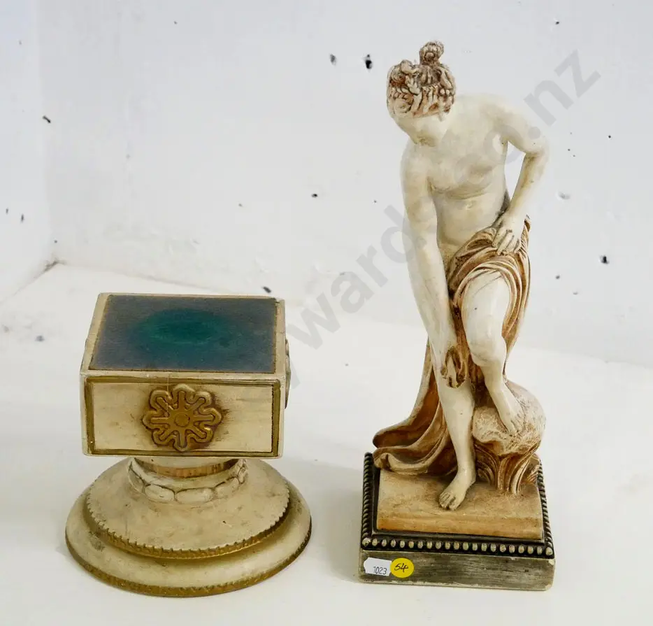 composite bathing lady figure on separate stand. H-470 including base Image 1++