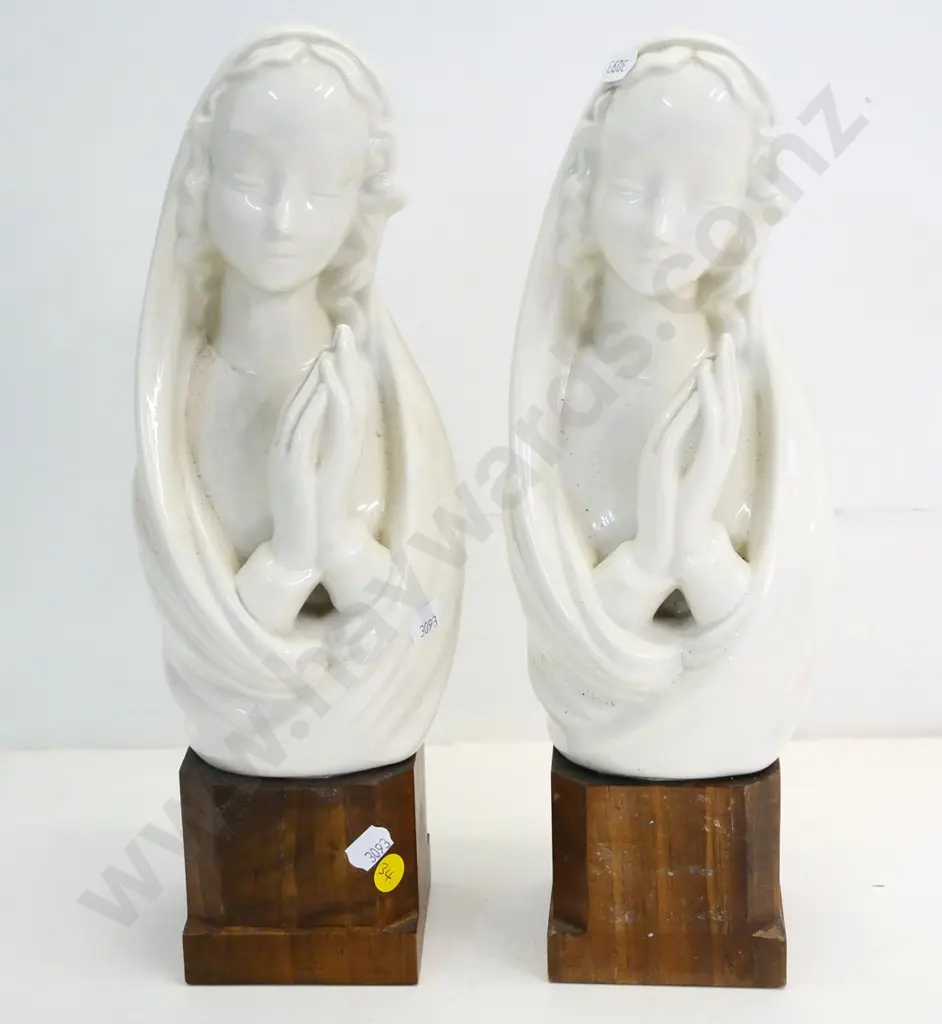 pair of light porcelain praying Madonna figures on wooden stands H-330 Image 1++