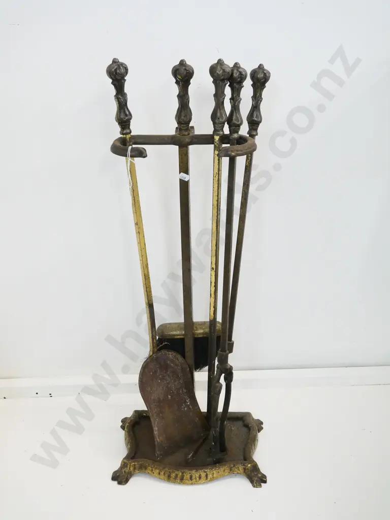 cast metal (brass?) 4-piece fireside set H-770 Image 1++
