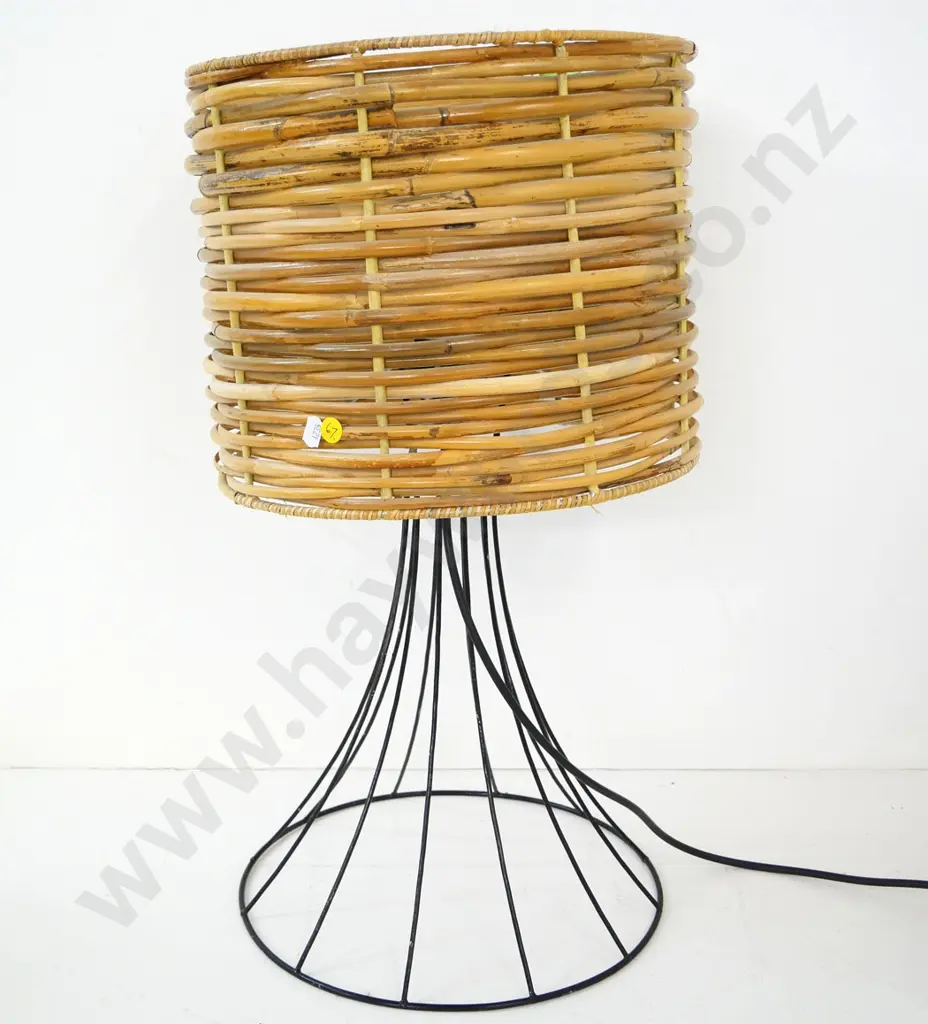 retro table lamp with wrought iron base and woven cane shade H-545 Diameter 300 Image 1++