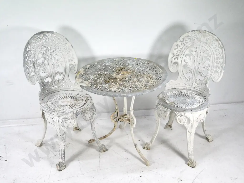 cast aluminium outdoor table and 2 chairs - much of the paint worn away. Table H-620 Diameter 655 Image 1++