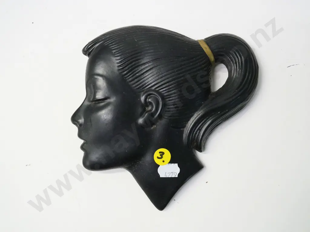 painted plaster silhouette wall head - marked LH5 on back H-160 W-160 Image 1++