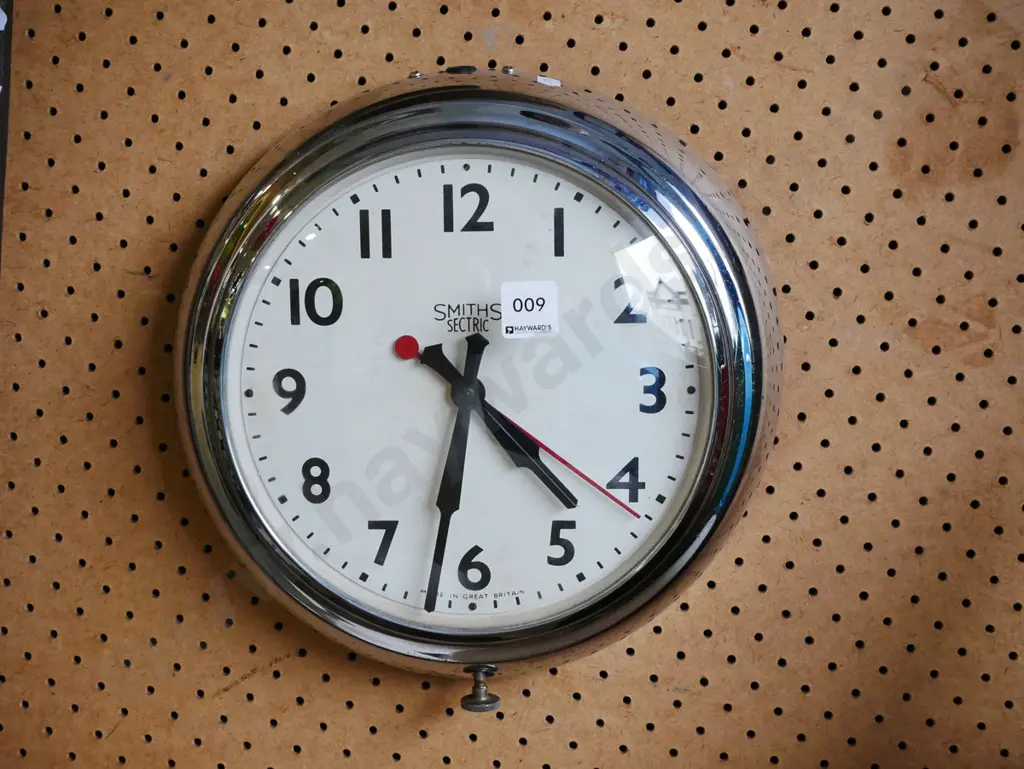 chrome Smith's electric plug in wall clock Image 1++