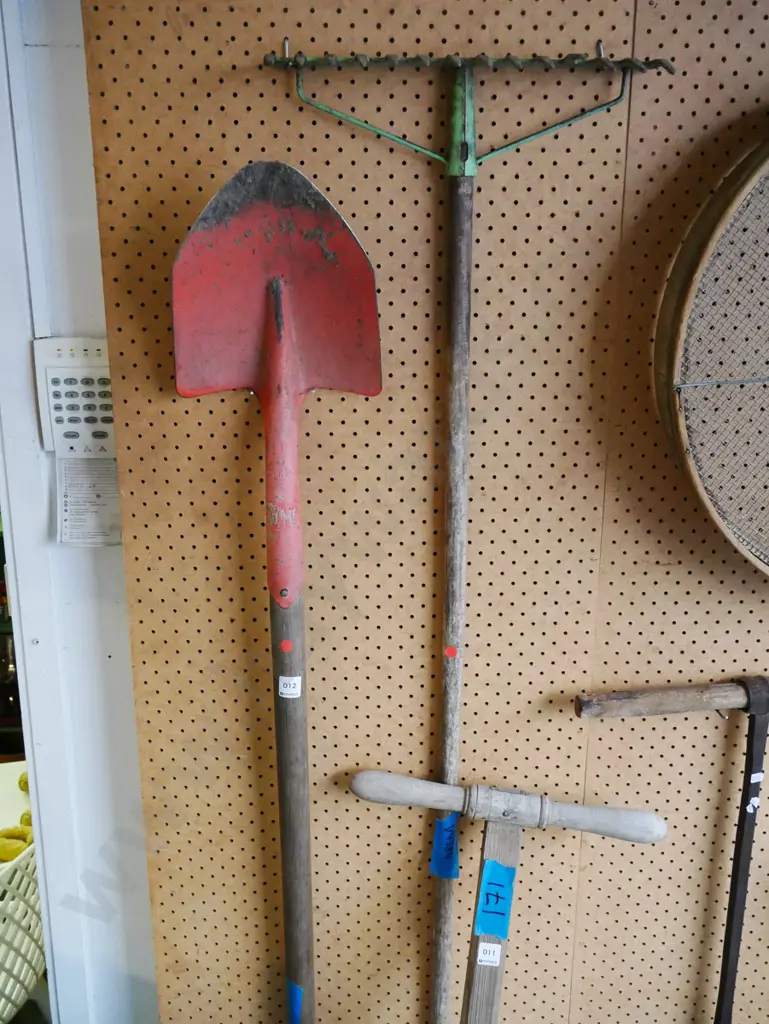 garden spade and rake - red dots Image 1++