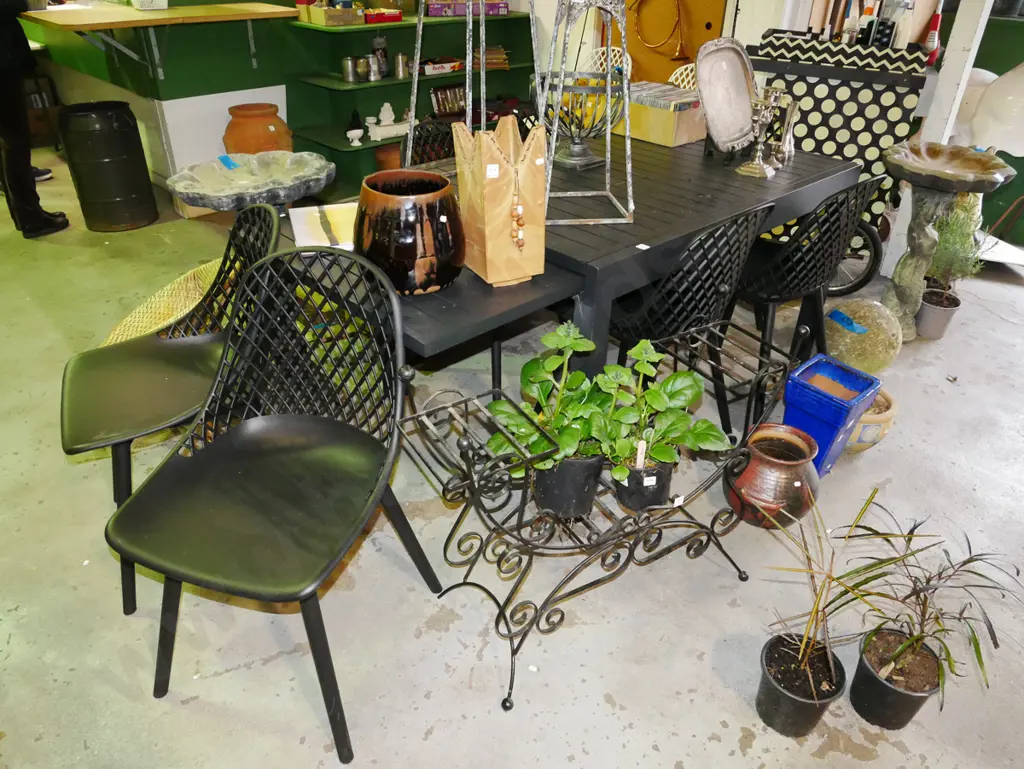 modern alloy extending outdoor table with 7 matching black composite chairs H-760 D-1800 D-900 Image 1++
