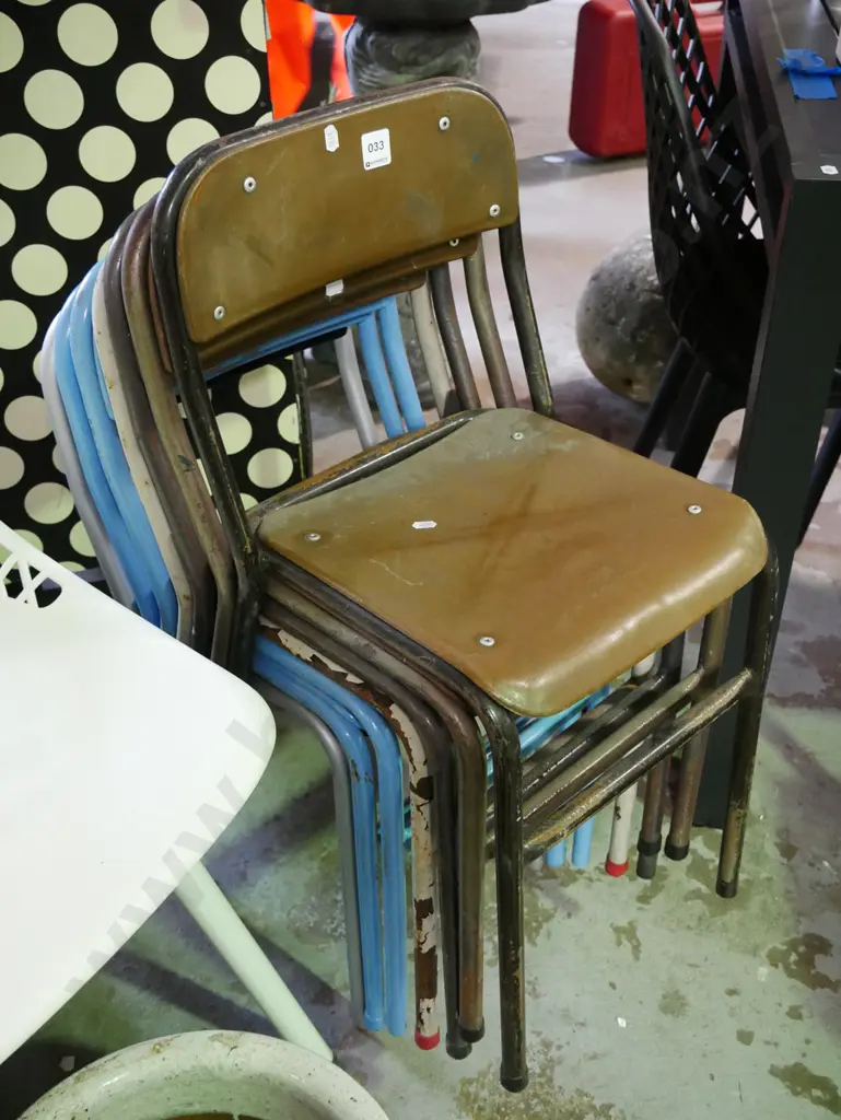 7x child's metal and plastic stacker chairs Image 1++