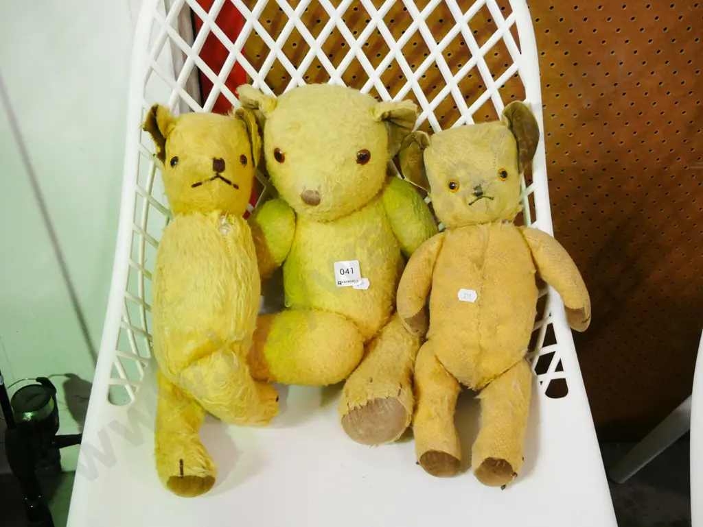3x vintage teddy bears - 1 missing an arm Image 1++