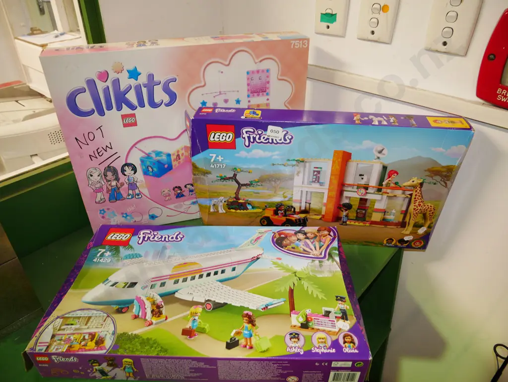  Friends Lego sets, Lego Clikits - sets may not be complete Image 1++