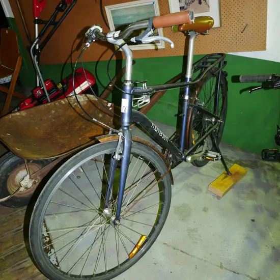 Momentum road bike - has flat tyre
