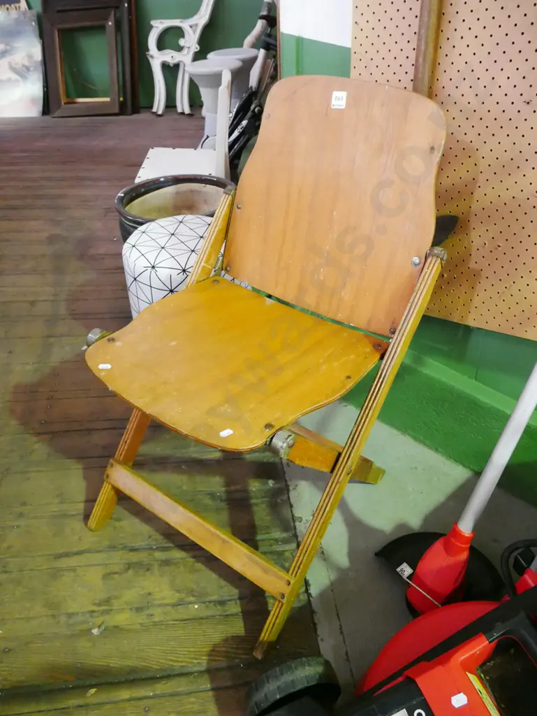 plywood foldaway chair Image 1++