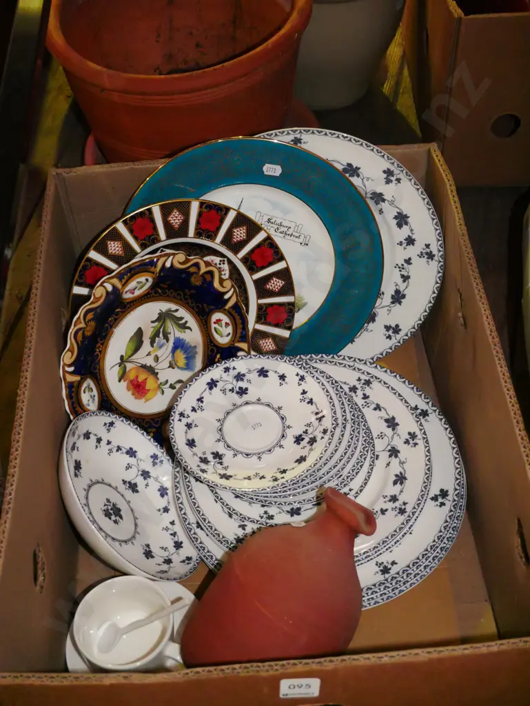 box; Doulton plates, cup, saucers, plates etc Image 1++