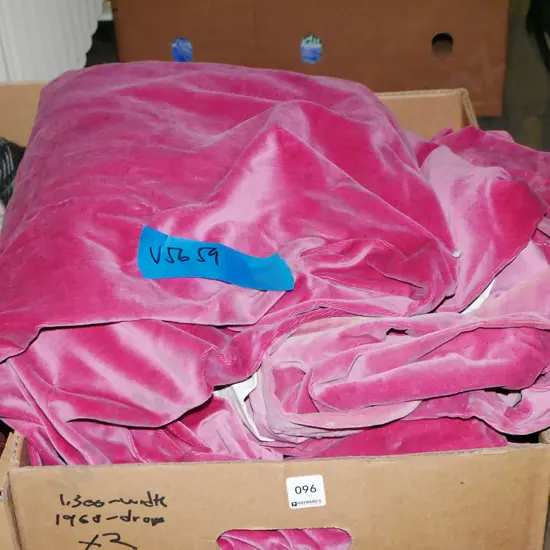 box; 2x pink velvet curtains Each W-1300 Drop-1960