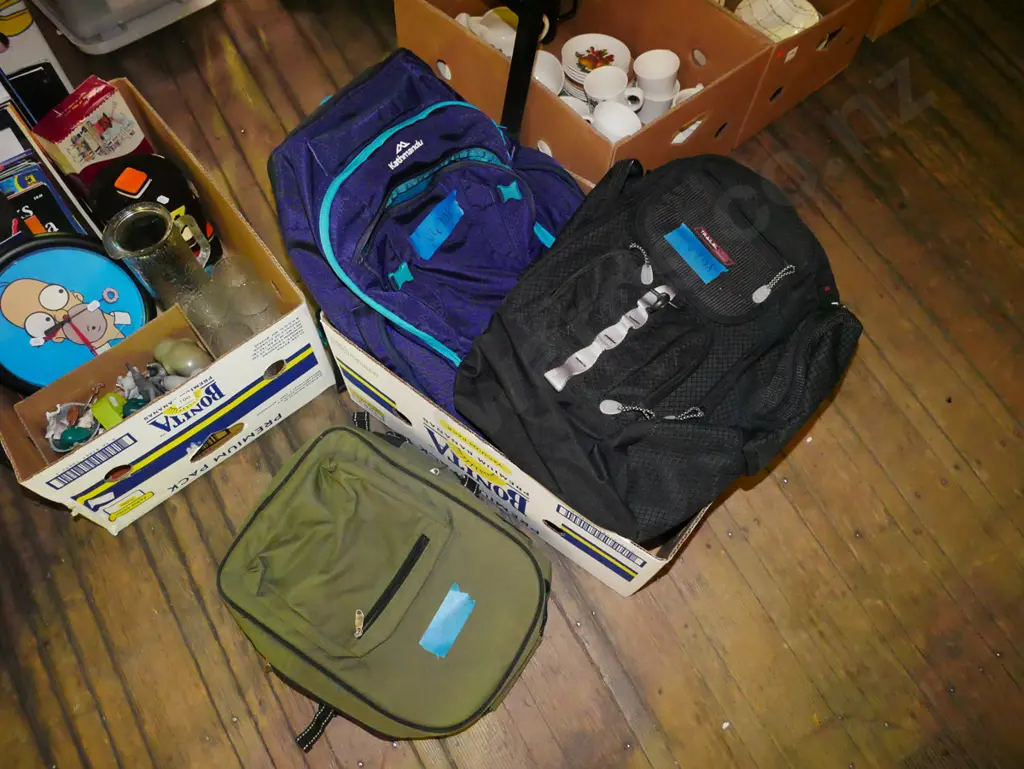 box of bags Image 1++