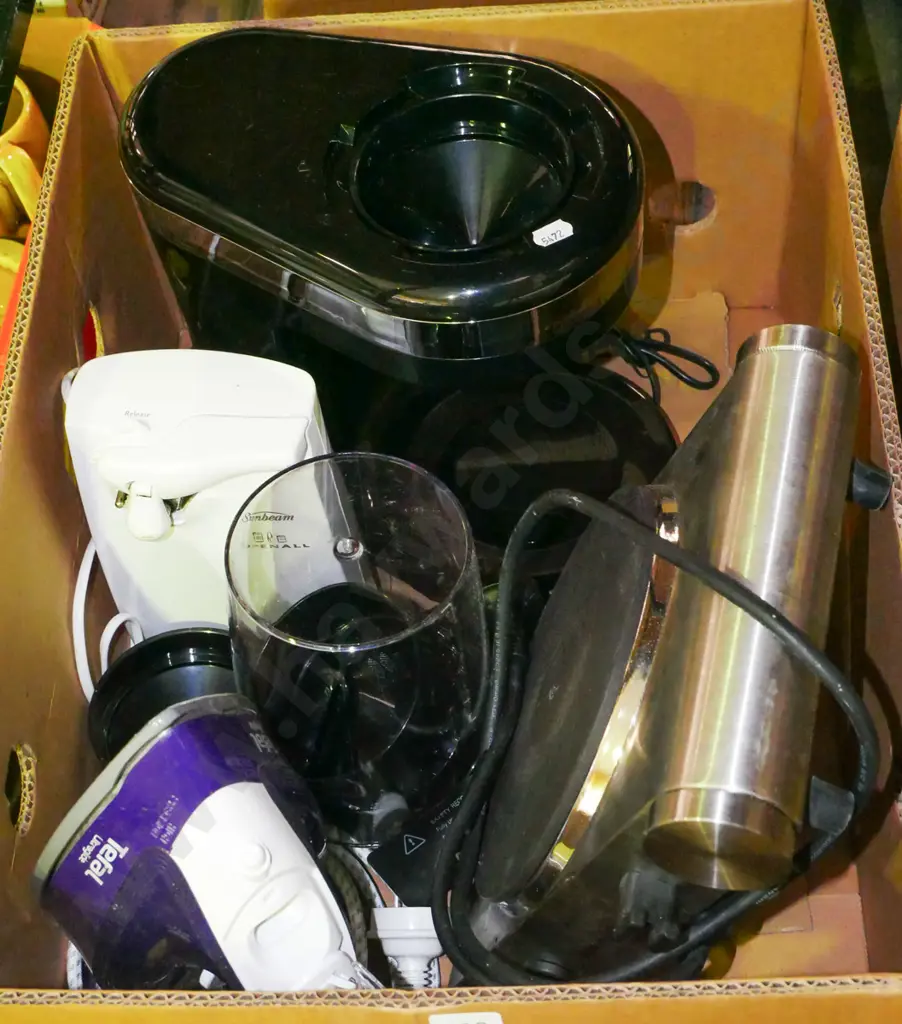 box; hot plate, can opener, iron, electric slicer Image 1++