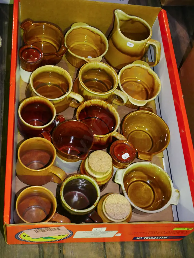 box; Crown Lynn soup bowls, coffee cups, jug etc Image 1++
