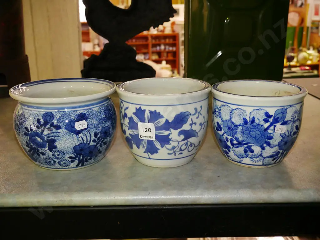 3x small blue and white garden planters Image 1++